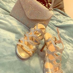 Black and diamond mini. 2 inch diamond shoe size 6